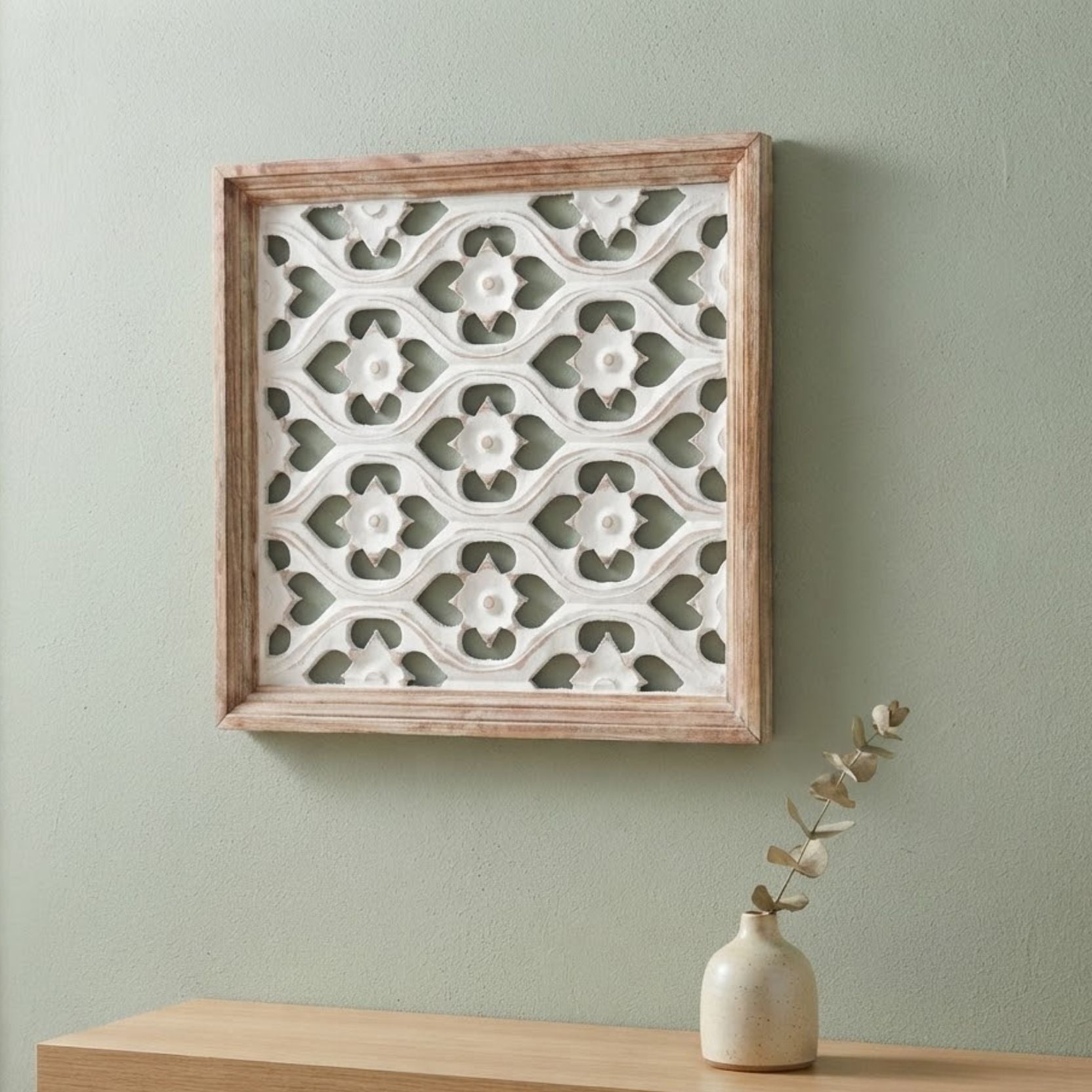 Wooden Quaterfoil cutwork design wall decor