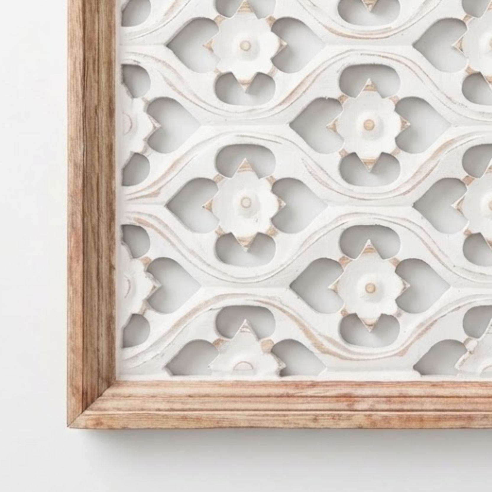 Wooden Quaterfoil cutwork design wall decor