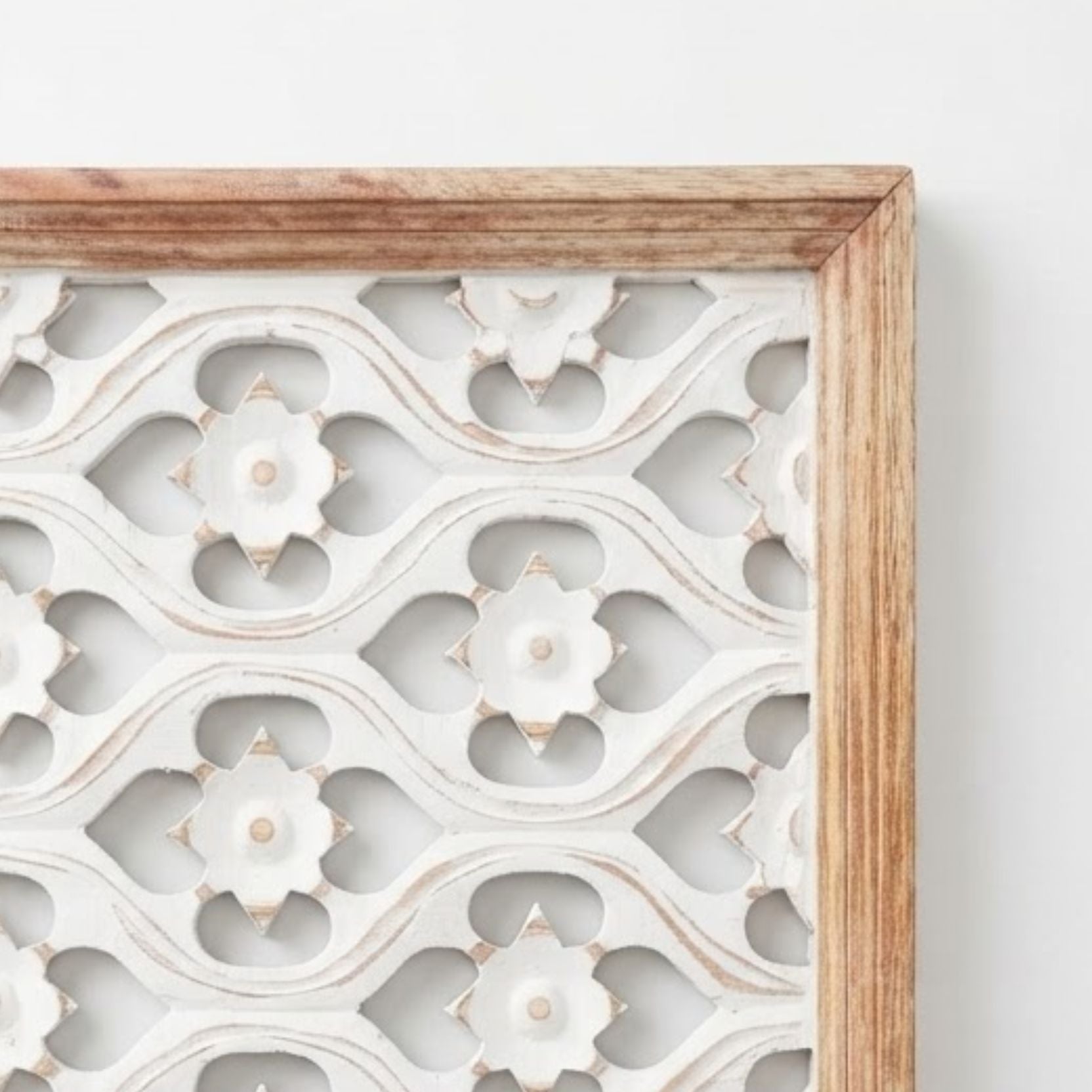 Wooden Quaterfoil cutwork design wall decor