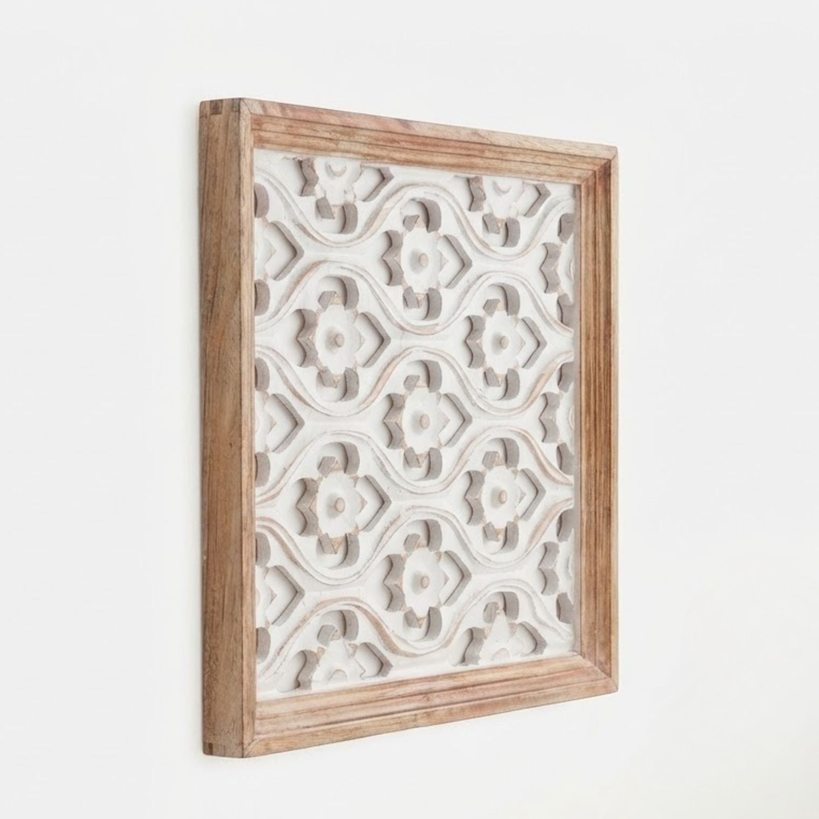 Wooden Quaterfoil cutwork design wall decor