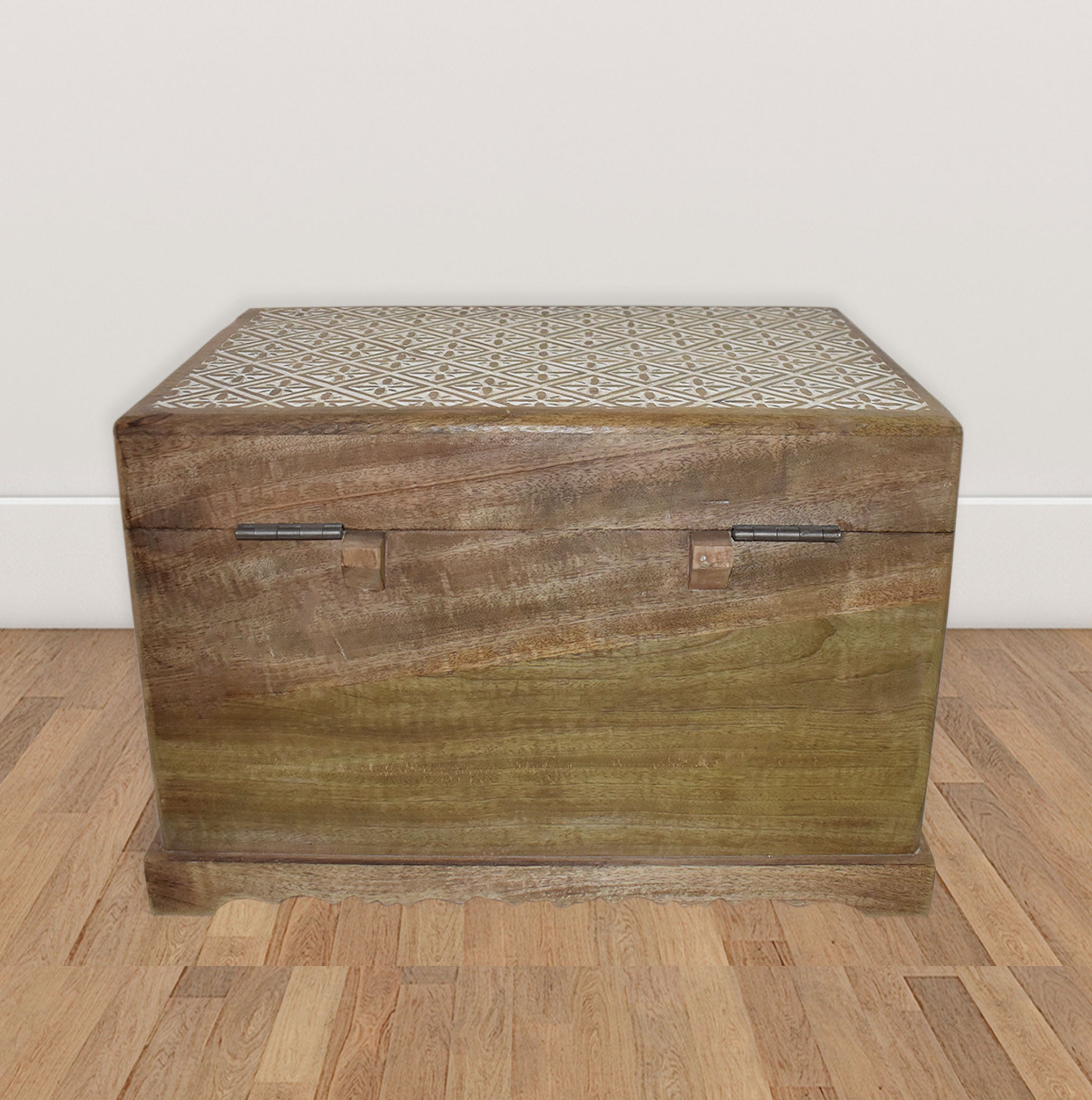 Vintage, Wooden Carved Trunk (GD1203)