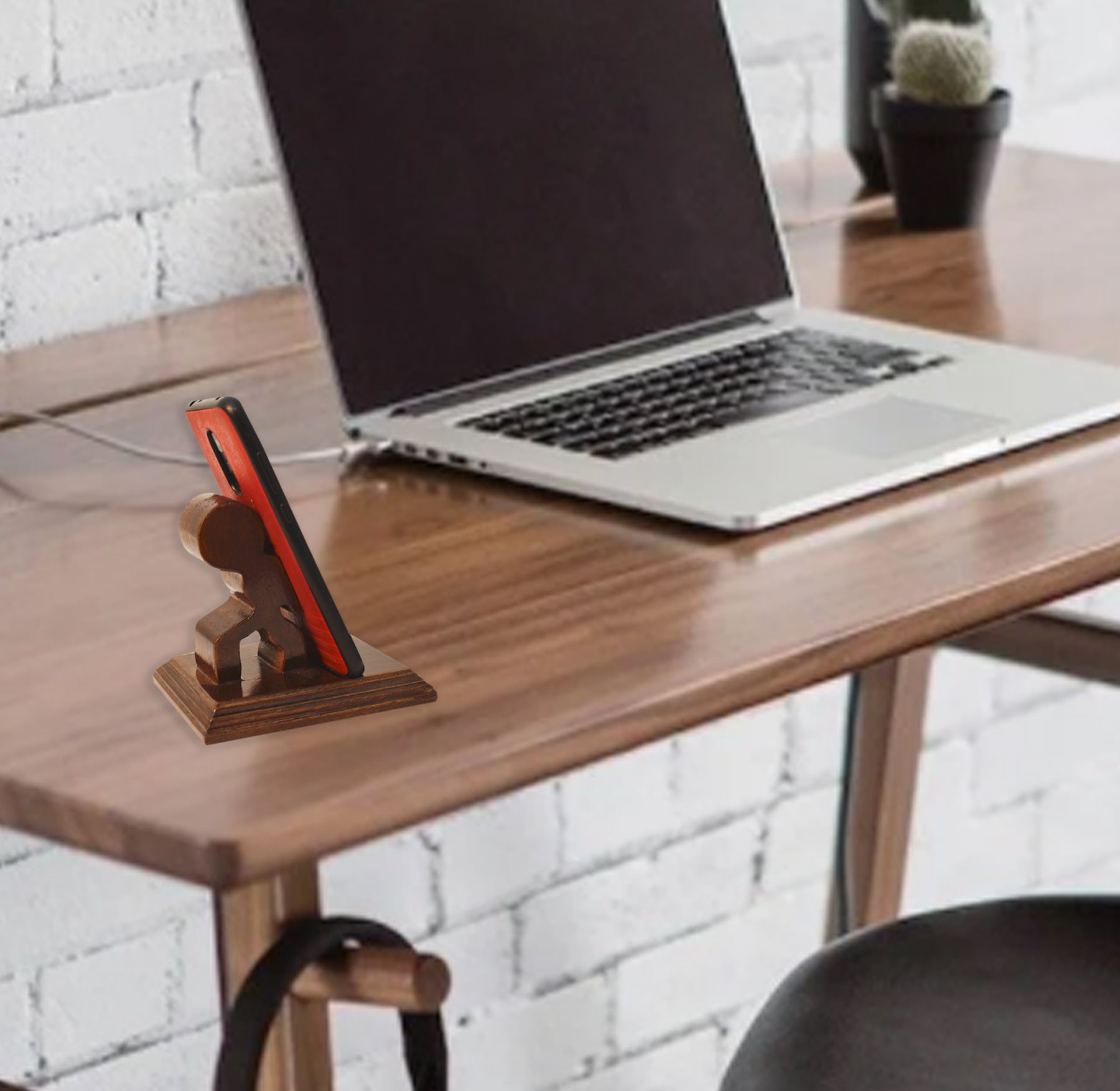 Back Hold Character, Wooden Mobile Stand (GD1701)